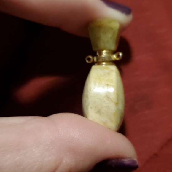 New Chrysanthemum Coral Essential Oils Pendant. - Picture 7 of 8